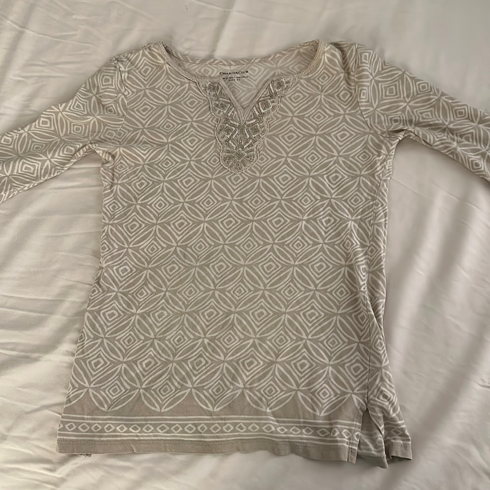 Cream arm length top. Elegant. Good for work.